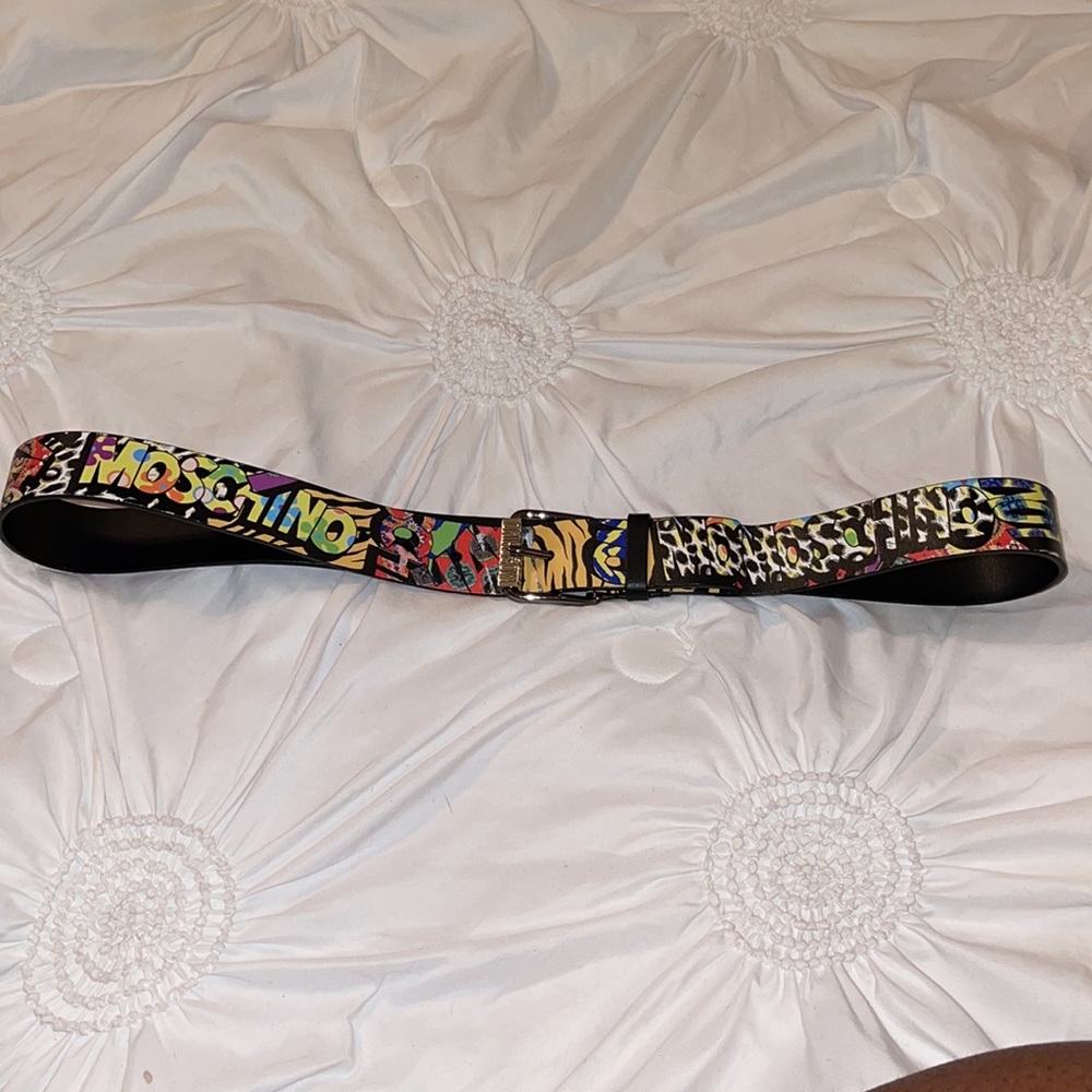 #23. 🤑🤑 This Mens Moschino Belt will be on sale in a live show tonight - Picture 2 of 7